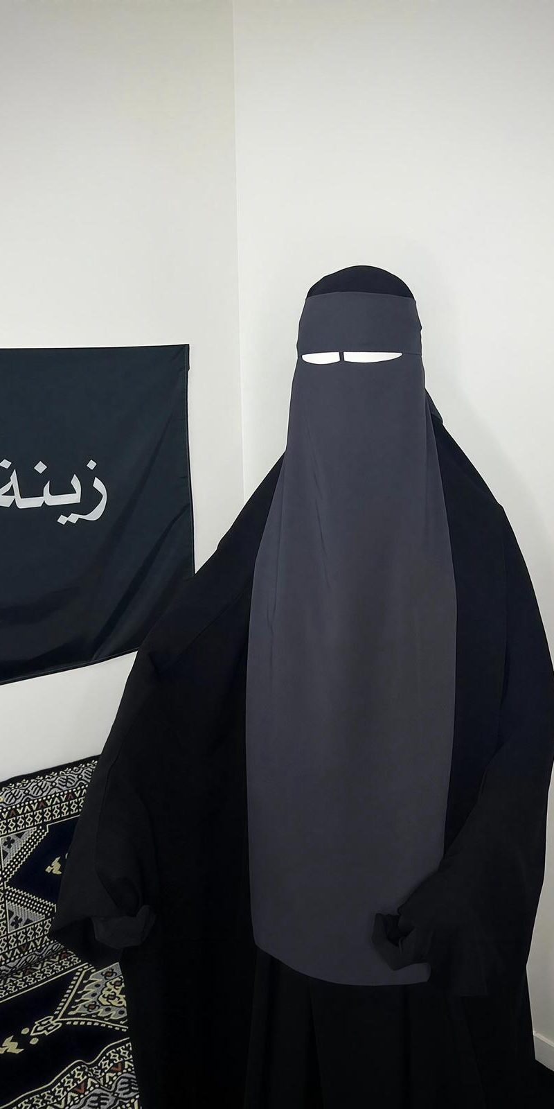 Niqab classique avec couture centrale gris foncé Taille 1